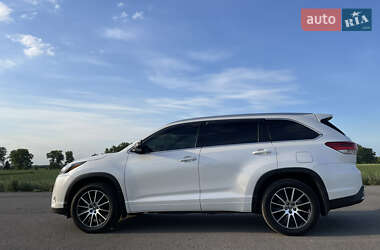 Позашляховик / Кросовер Toyota Highlander 2018 в 