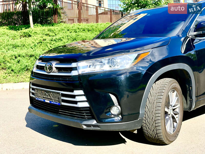 Позашляховик / Кросовер Toyota Highlander 2018 в Харкові