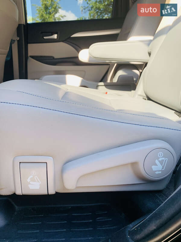 Позашляховик / Кросовер Toyota Highlander 2018 в Харкові