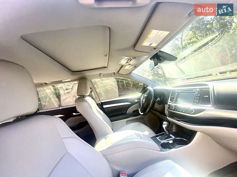 Позашляховик / Кросовер Toyota Highlander 2018 в Харкові