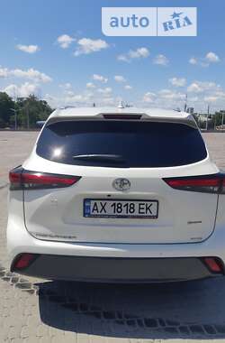 Внедорожник / Кроссовер Toyota Highlander 2021 в Харькове