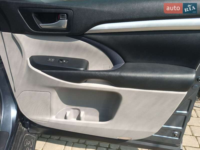 Позашляховик / Кросовер Toyota Highlander 2017 в Одесі