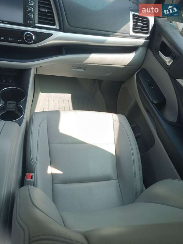Позашляховик / Кросовер Toyota Highlander 2017 в Одесі