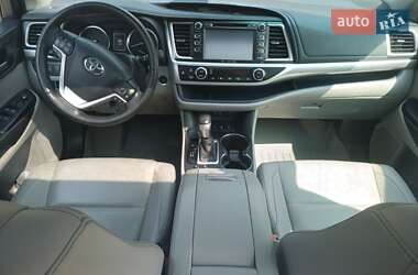 Позашляховик / Кросовер Toyota Highlander 2017 в Одесі