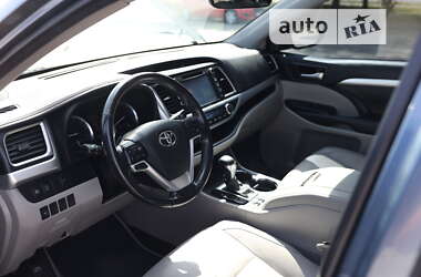 Внедорожник / Кроссовер Toyota Highlander 2017 в 