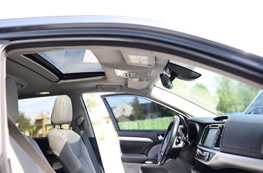 Внедорожник / Кроссовер Toyota Highlander 2017 в 