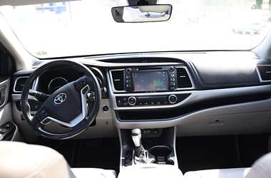 Внедорожник / Кроссовер Toyota Highlander 2017 в 