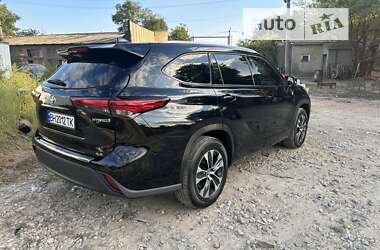 Внедорожник / Кроссовер Toyota Highlander 2022 в 
