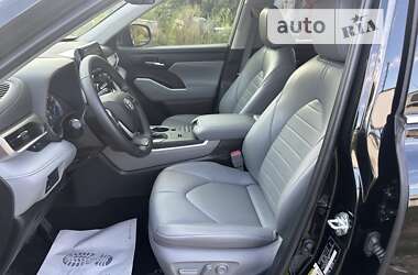 Внедорожник / Кроссовер Toyota Highlander 2022 в 