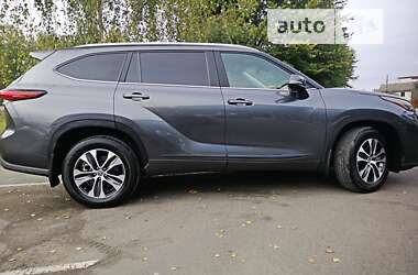Позашляховик / Кросовер Toyota Highlander 2023 в 