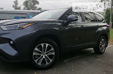 Позашляховик / Кросовер Toyota Highlander 2023 в 