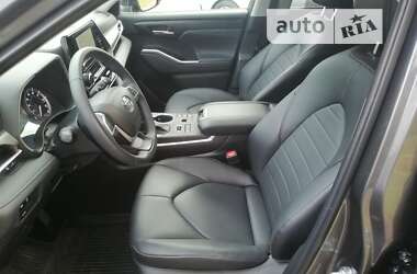Позашляховик / Кросовер Toyota Highlander 2023 в 