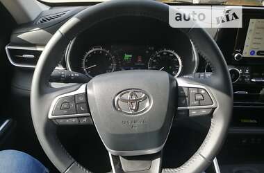 Позашляховик / Кросовер Toyota Highlander 2023 в 