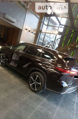 Внедорожник / Кроссовер Toyota Highlander 2022 в 