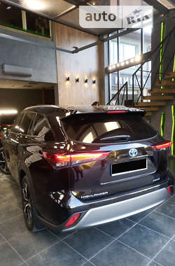Внедорожник / Кроссовер Toyota Highlander 2022 в 