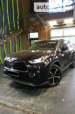 Внедорожник / Кроссовер Toyota Highlander 2022 в 