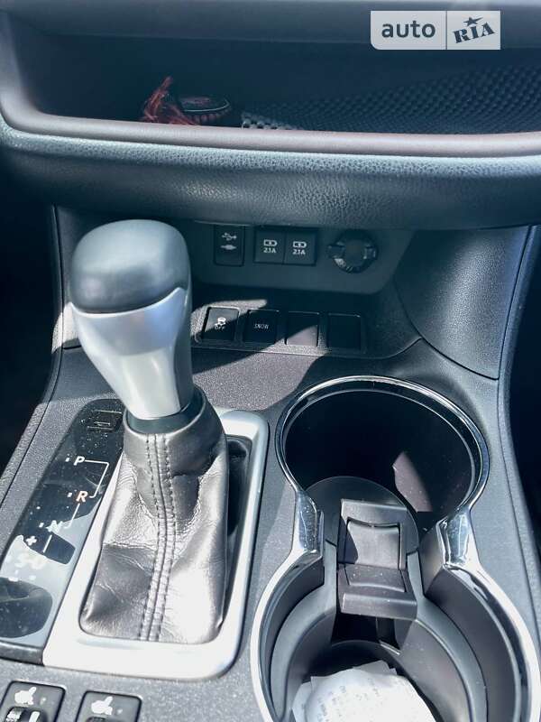 Позашляховик / Кросовер Toyota Highlander 2017 в Кривому Розі