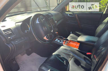 Внедорожник / Кроссовер Toyota Highlander 2012 в Звягеле