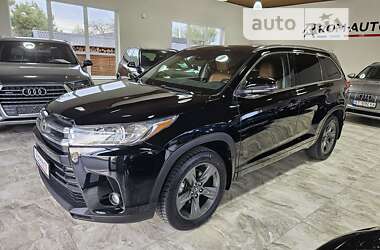 Внедорожник / Кроссовер Toyota Highlander 2018 в Коломые