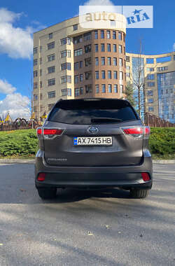 Позашляховик / Кросовер Toyota Highlander 2016 в Харкові