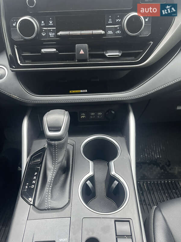 Позашляховик / Кросовер Toyota Highlander 2022 в Києві