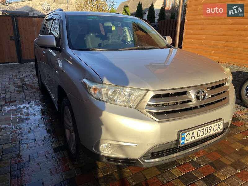 Внедорожник / Кроссовер Toyota Highlander 2011 в Черкассах