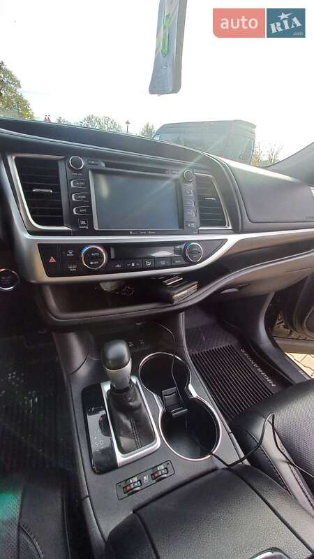 Внедорожник / Кроссовер Toyota Highlander 2016 в Измаиле фото 8 Внедорожник / Кроссовер Toyota Highlander 2016 в Измаиле