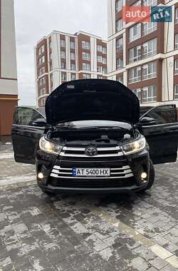 Внедорожник / Кроссовер Toyota Highlander 2019 в Ивано-Франковске