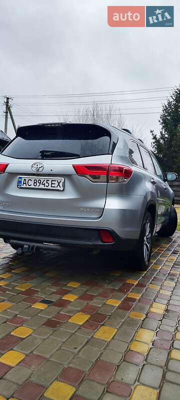 Внедорожник / Кроссовер Toyota Highlander 2018 в Луцке