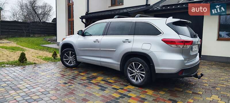 Внедорожник / Кроссовер Toyota Highlander 2018 в Луцке