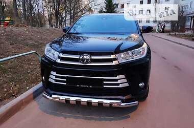 Позашляховик / Кросовер Toyota Highlander 2017 в Харкові