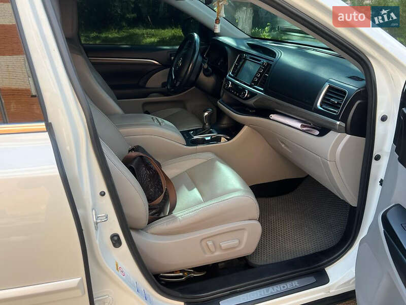Внедорожник / Кроссовер Toyota Highlander 2017 в Днепре