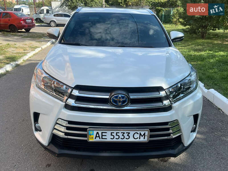 Внедорожник / Кроссовер Toyota Highlander 2017 в Днепре