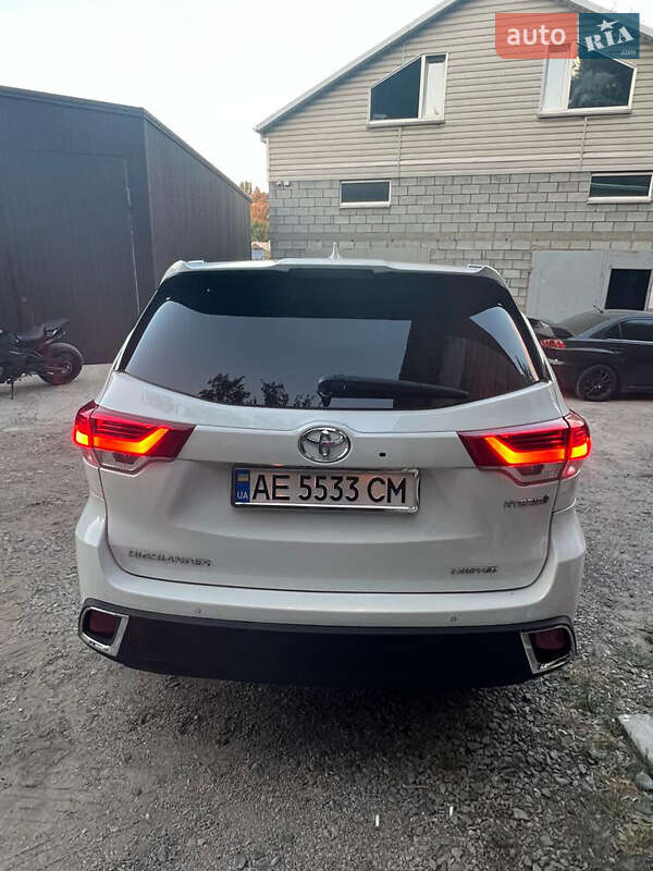 Внедорожник / Кроссовер Toyota Highlander 2017 в Днепре