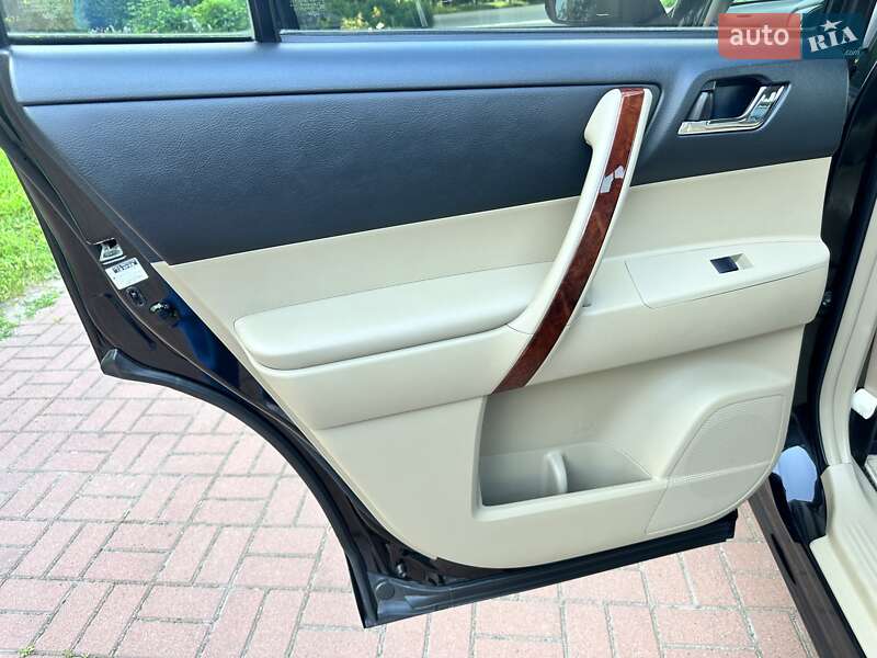 Позашляховик / Кросовер Toyota Highlander 2010 в Києві