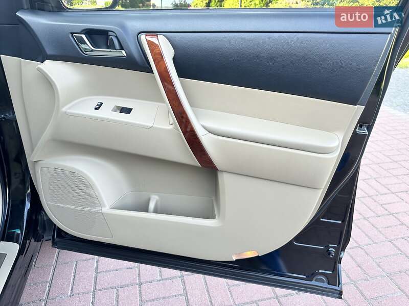 Позашляховик / Кросовер Toyota Highlander 2010 в Києві