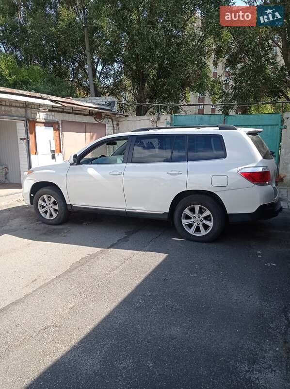 Позашляховик / Кросовер Toyota Highlander 2013 в Харкові