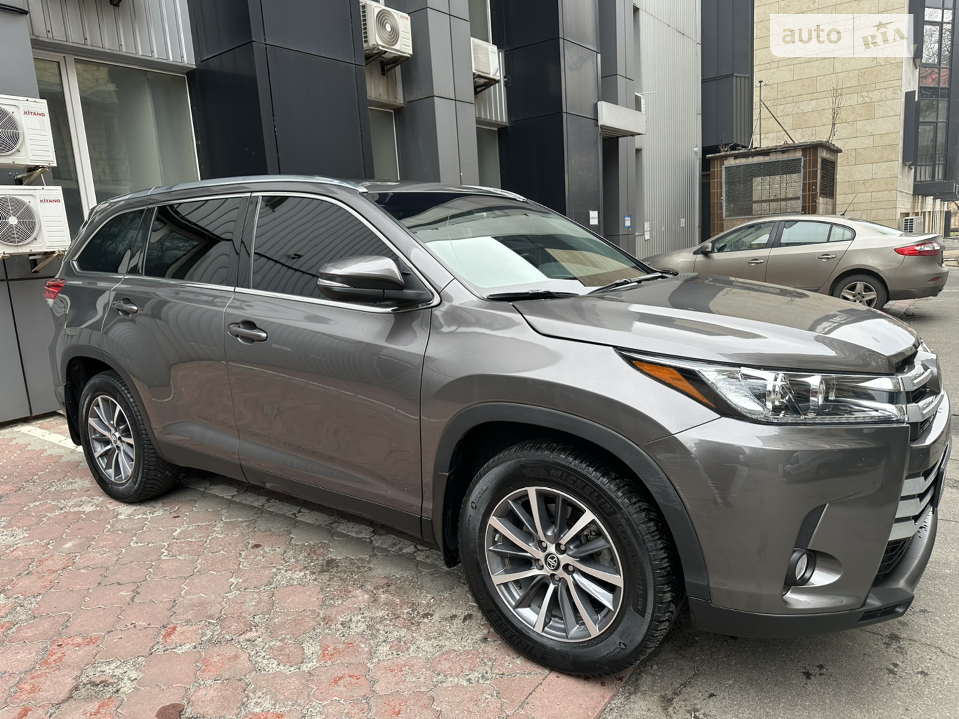 2019 Toyota Highlander - мініатюра 2