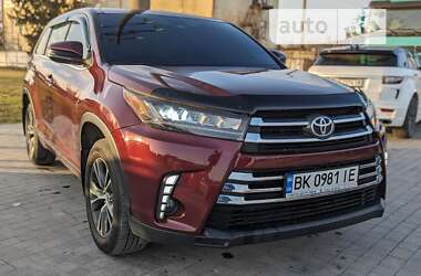 Позашляховик / Кросовер Toyota Highlander 2018 в Львові