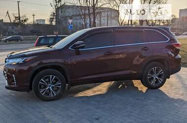Внедорожник / Кроссовер Toyota Highlander 2018 в Львове
