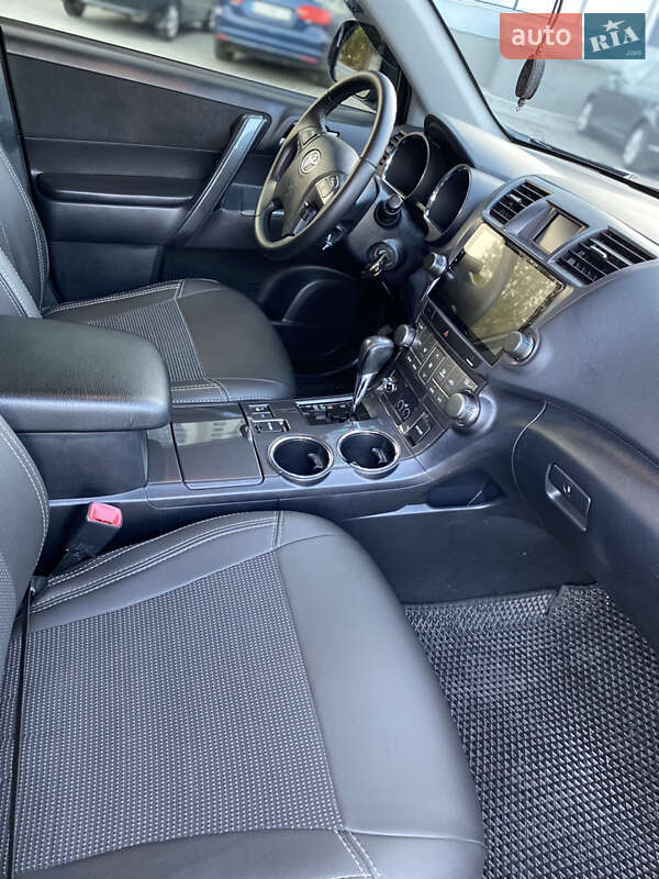 Позашляховик / Кросовер Toyota Highlander 2011 в Черкасах