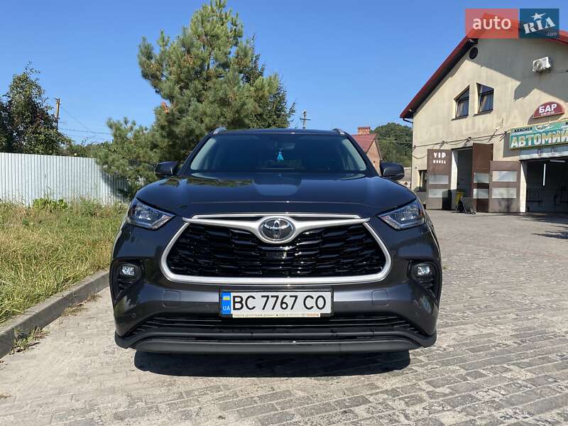 Внедорожник / Кроссовер Toyota Highlander 2020 в 