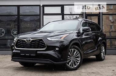 Внедорожник / Кроссовер Toyota Highlander 2021 в Киеве