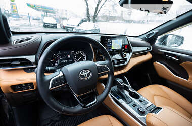 Внедорожник / Кроссовер Toyota Highlander 2021 в Киеве