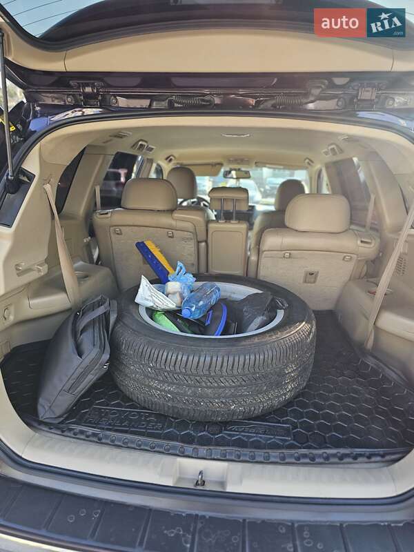 Позашляховик / Кросовер Toyota Highlander 2011 в Рівному