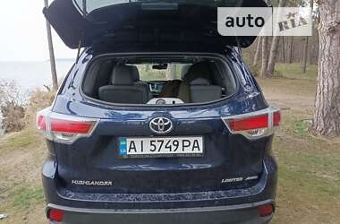 Внедорожник / Кроссовер Toyota Highlander 2015 в Барышевке