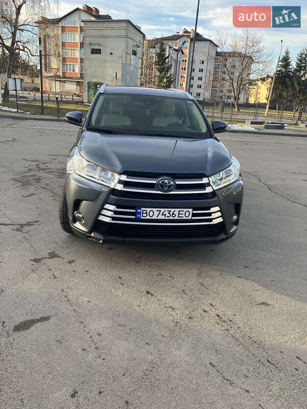 Внедорожник / Кроссовер Toyota Highlander 2018 в Тернополе