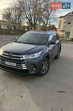 Внедорожник / Кроссовер Toyota Highlander 2018 в Тернополе