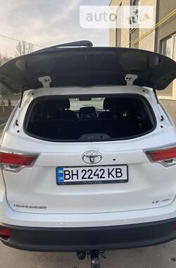 Внедорожник / Кроссовер Toyota Highlander 2014 в Казатине
