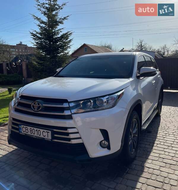 Внедорожник / Кроссовер Toyota Highlander 2017 в Нежине